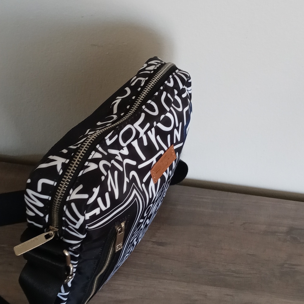 Robin Ruth Crossbody Bag - Picture 11 of 13